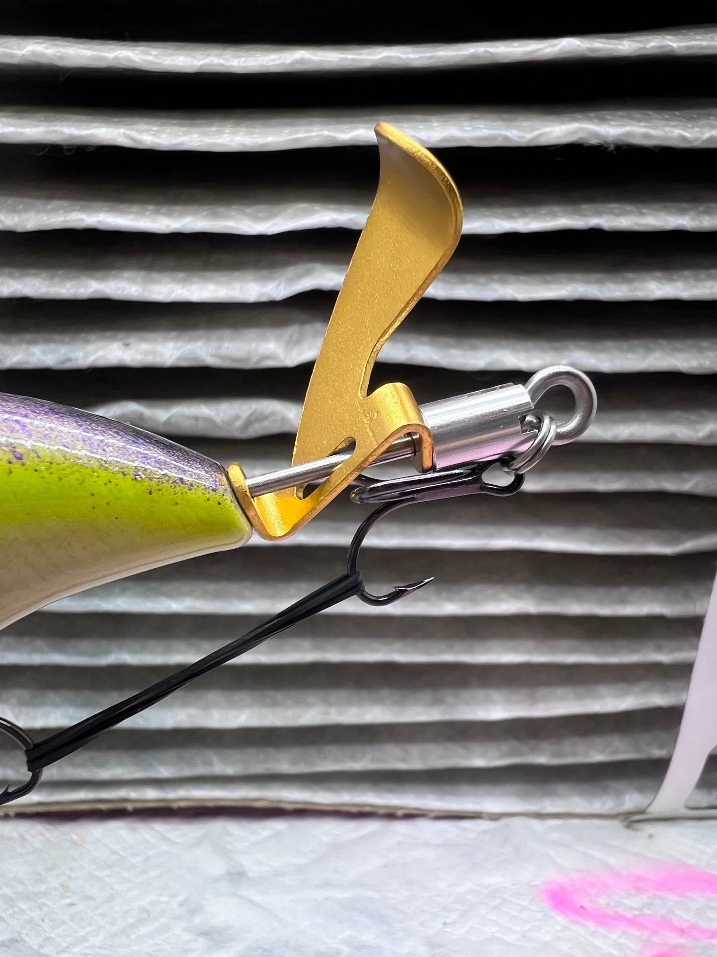 Buzz Plopper ( BONE SHAD )
