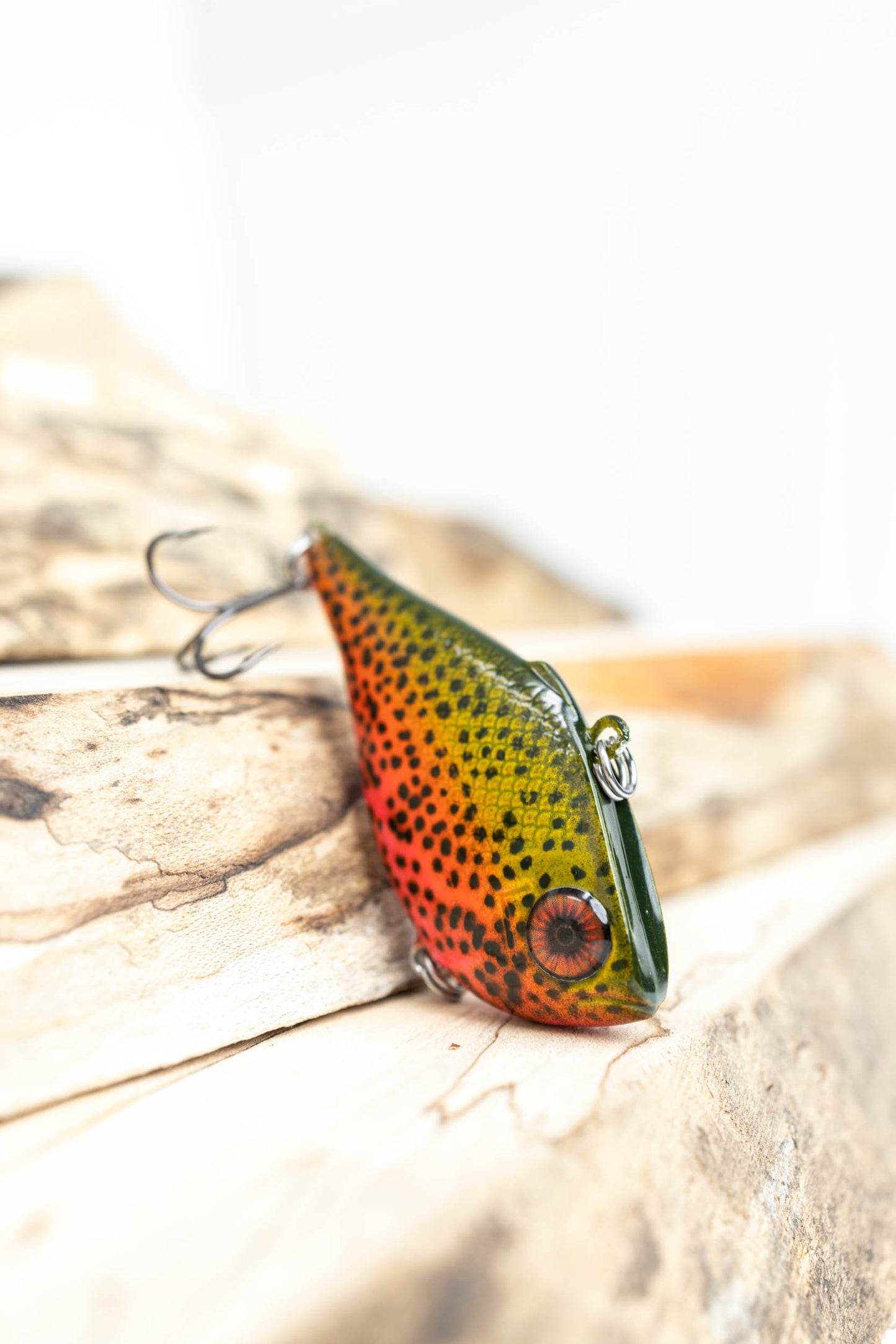 2.75 LIPLESS CRANKBAIT (VIVID RAINBOW TROUT0