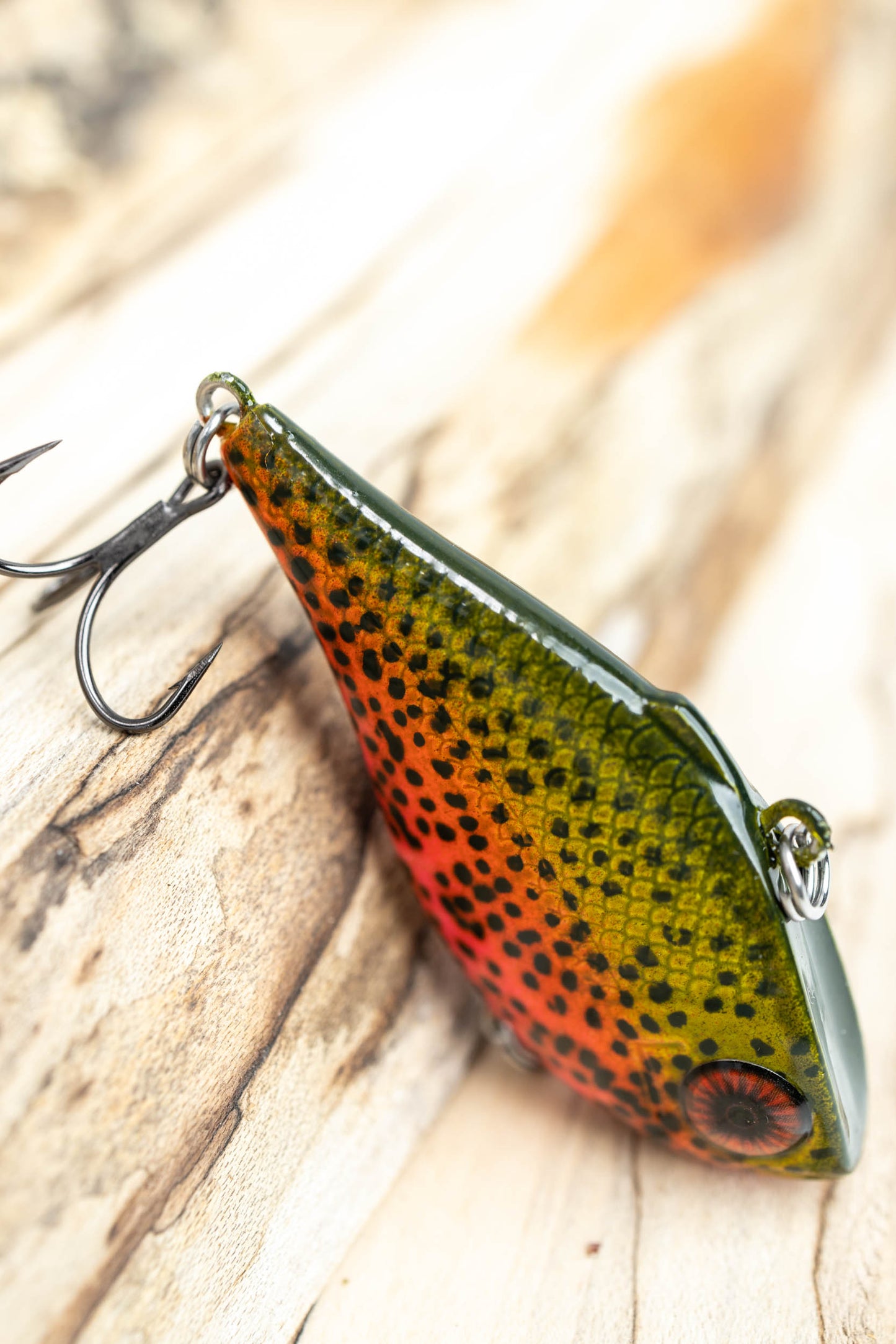 2.75 LIPLESS CRANKBAIT (VIVID RAINBOW TROUT0